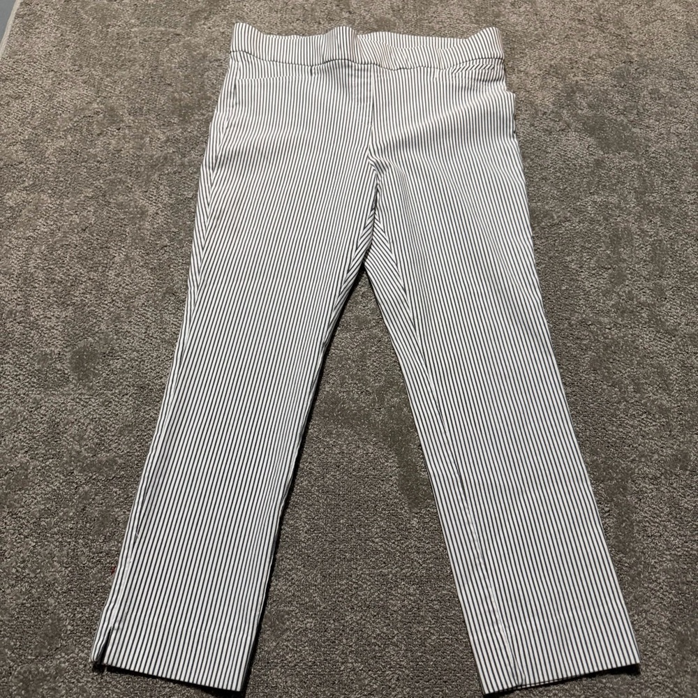 Anne Klein B&W striped pants with‎ stretchy material and waist size 12